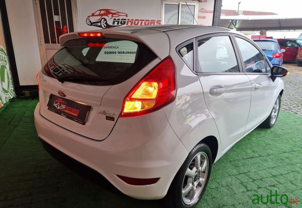 2015' Ford Fiesta photo #6