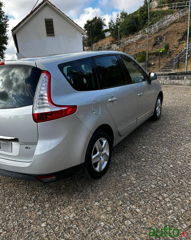 2014' Renault Grand Scenic photo #3