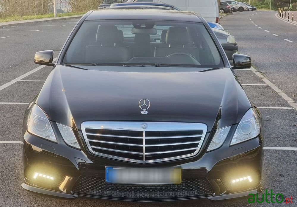 2011' Mercedes-Benz E 250 photo #2