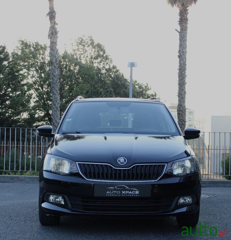 2015' Skoda Fabia Break photo #4