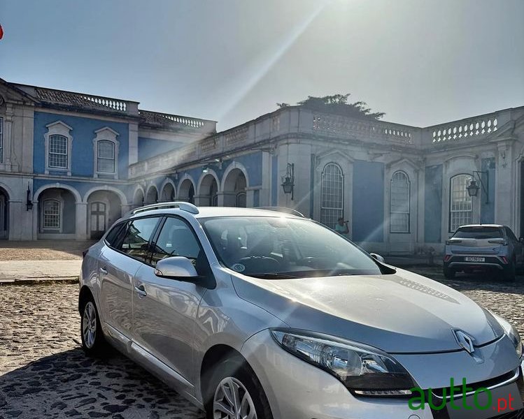 2013' Renault Megane Sport Tourer photo #3