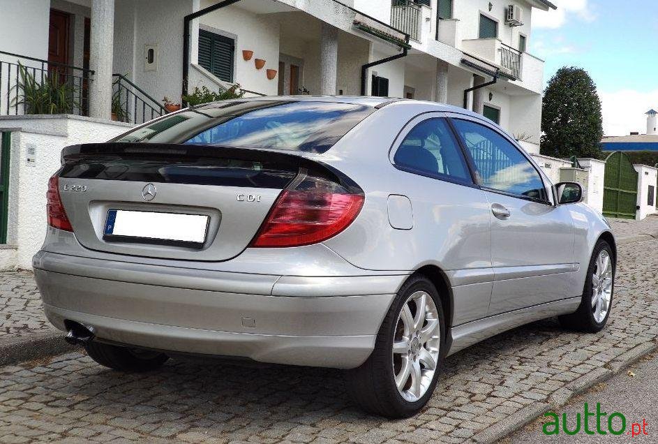 2002' Mercedes-Benz C-220 photo #3