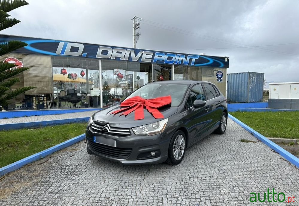 2011' Citroen C4 photo #3