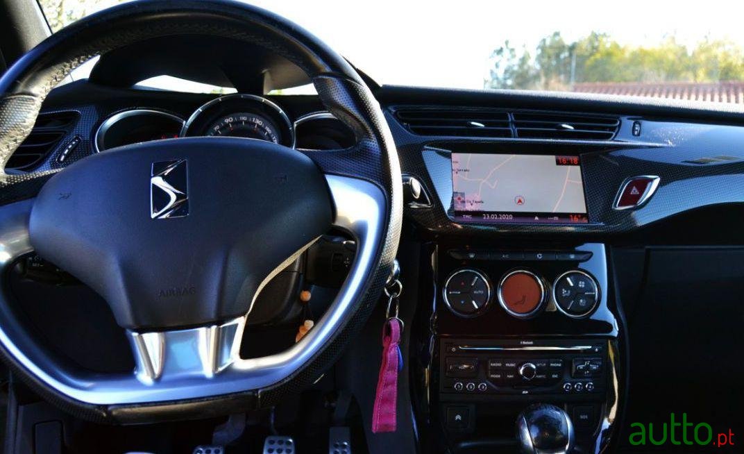 2010' Citroen DS3 photo #3