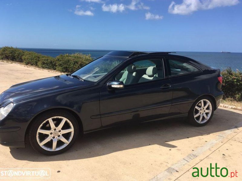 2002' Mercedes-Benz C-200 Sportcoupé Evolution photo #1