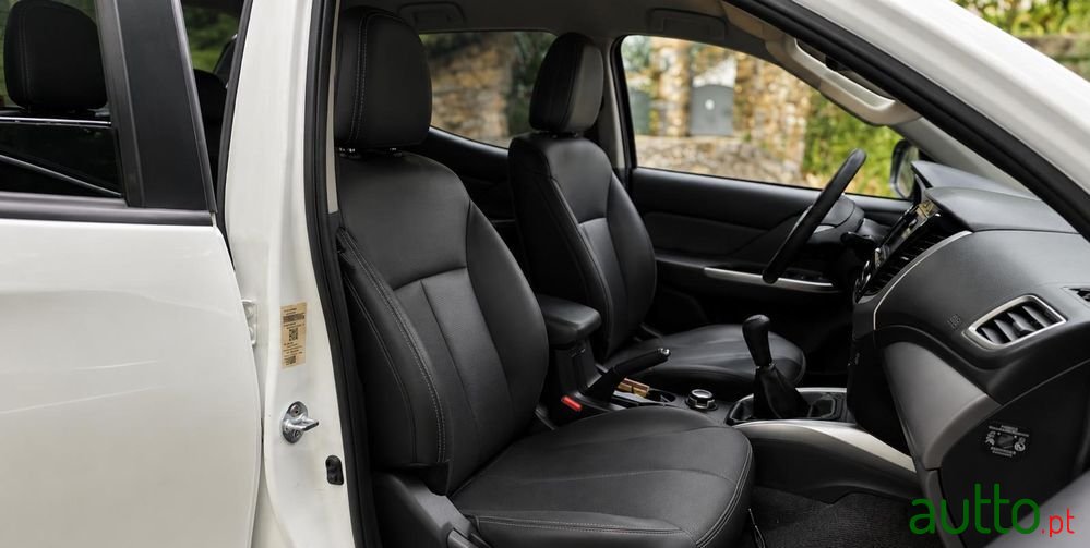 2017' Mitsubishi L200 Pick Up 4X4 photo #3