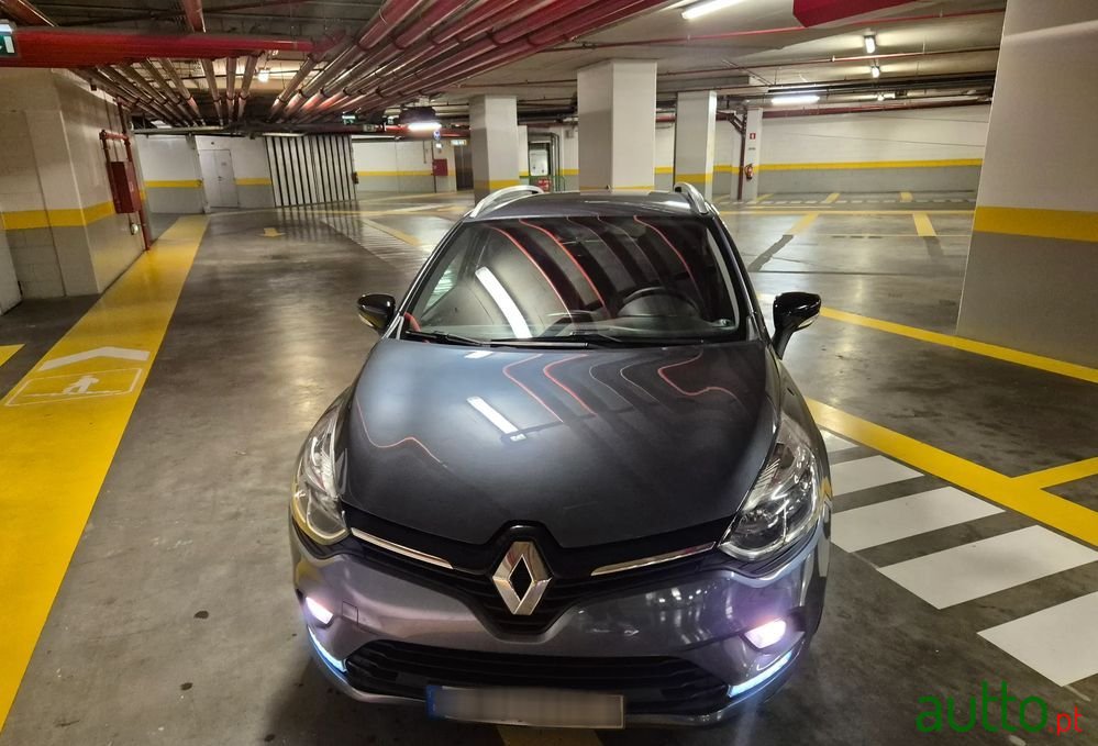 2018' Renault Clio Sport Tourer photo #3