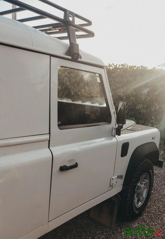 2002' Land Rover Defender photo #5