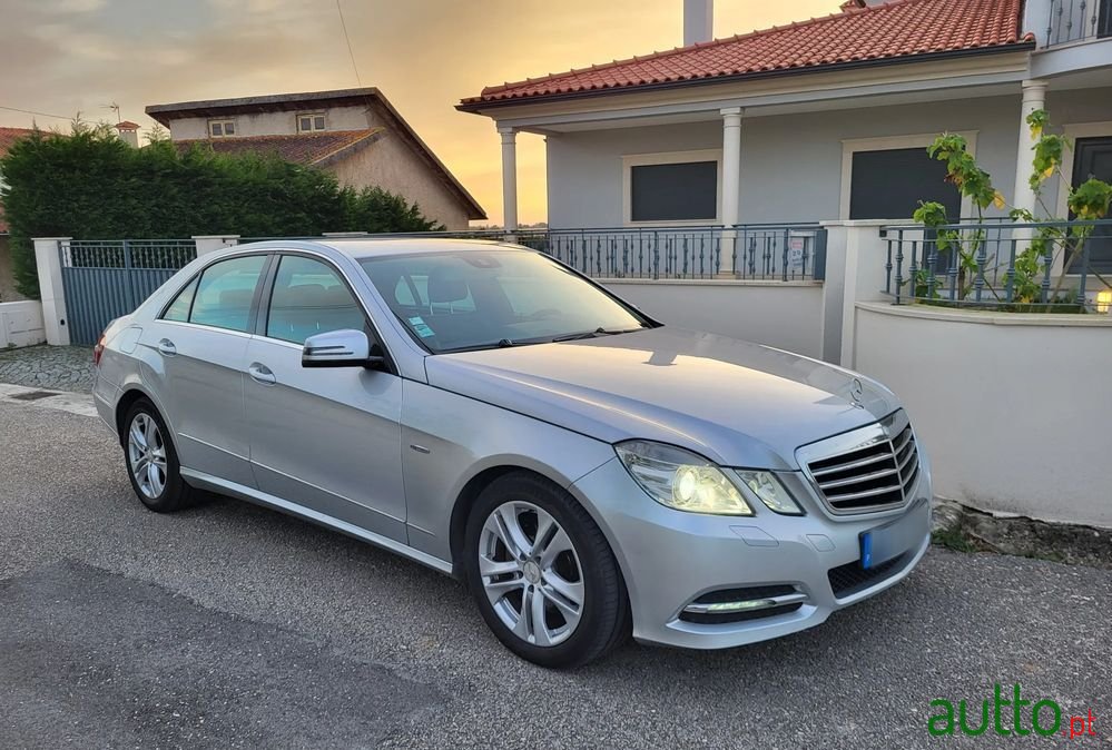 2011' Mercedes-Benz E 350 photo #3