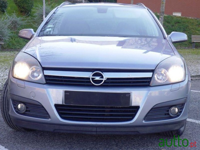 2007' Opel Astra Caravan photo #4