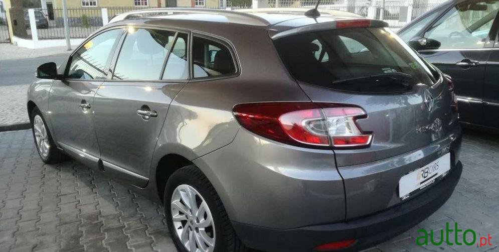 2013' Renault Megane Sport Tourer photo #2