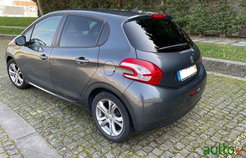 2015' Peugeot 208 photo #4