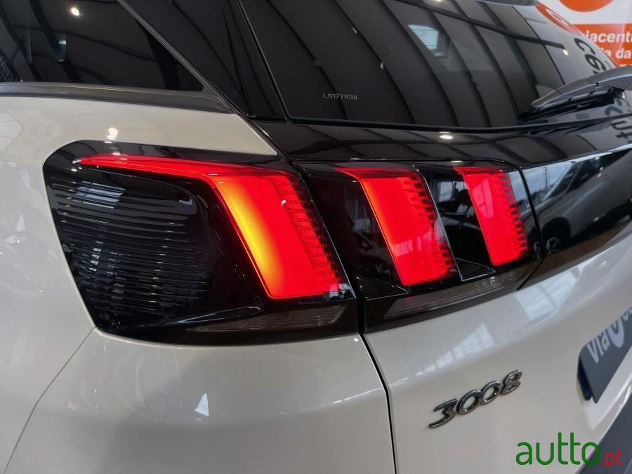 2020' Peugeot 3008 photo #6