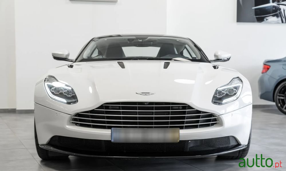 2019' Aston Martin DB11 Coupé photo #4