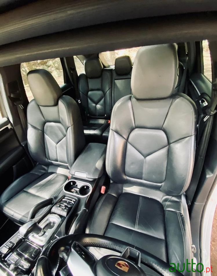 2016' Porsche Cayenne photo #6