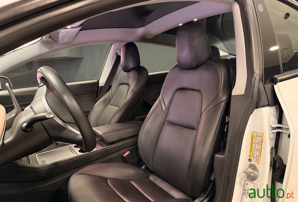 2021' Tesla Model 3 Standard Range Plus Rwd photo #4