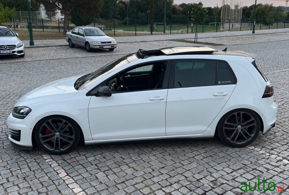 2013' Volkswagen Golf photo #5