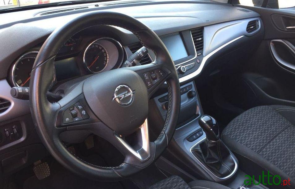 2016' Opel Astra photo #3