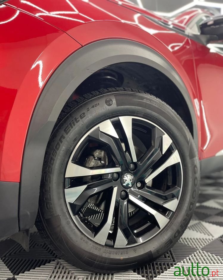 2020' Peugeot 2008 photo #3