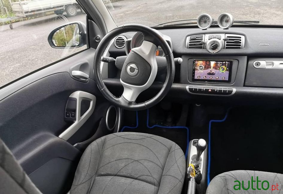 2011' Smart Fortwo photo #2