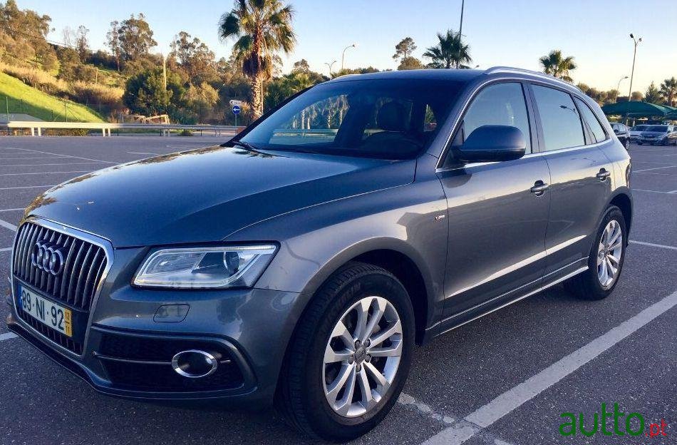 2012' Audi Q5 Sport S-Tronic photo #2