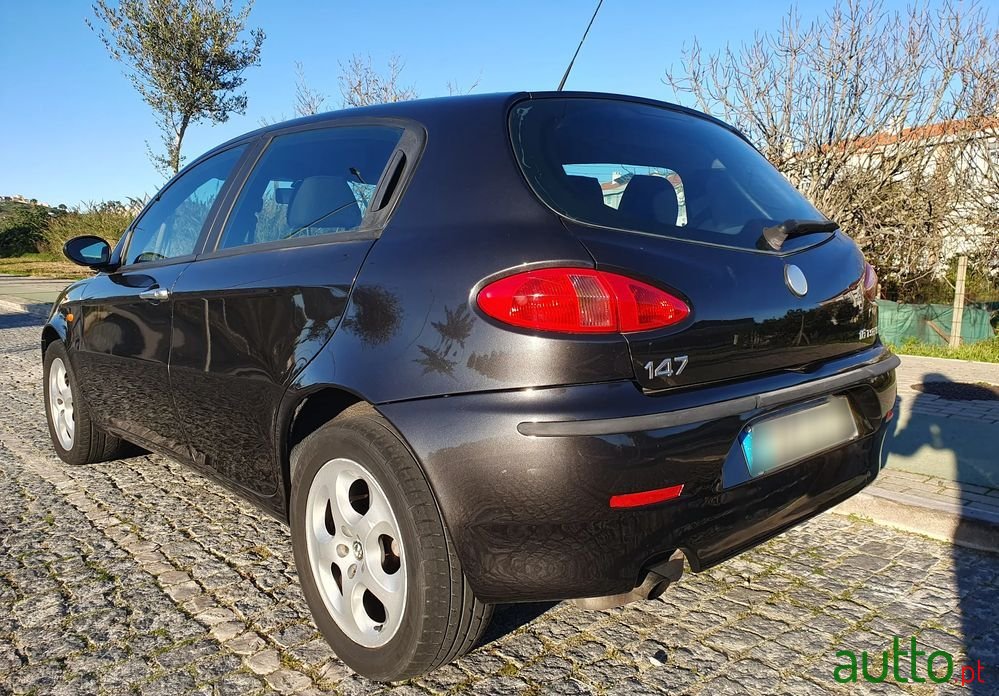 2004' Alfa Romeo 147 photo #3
