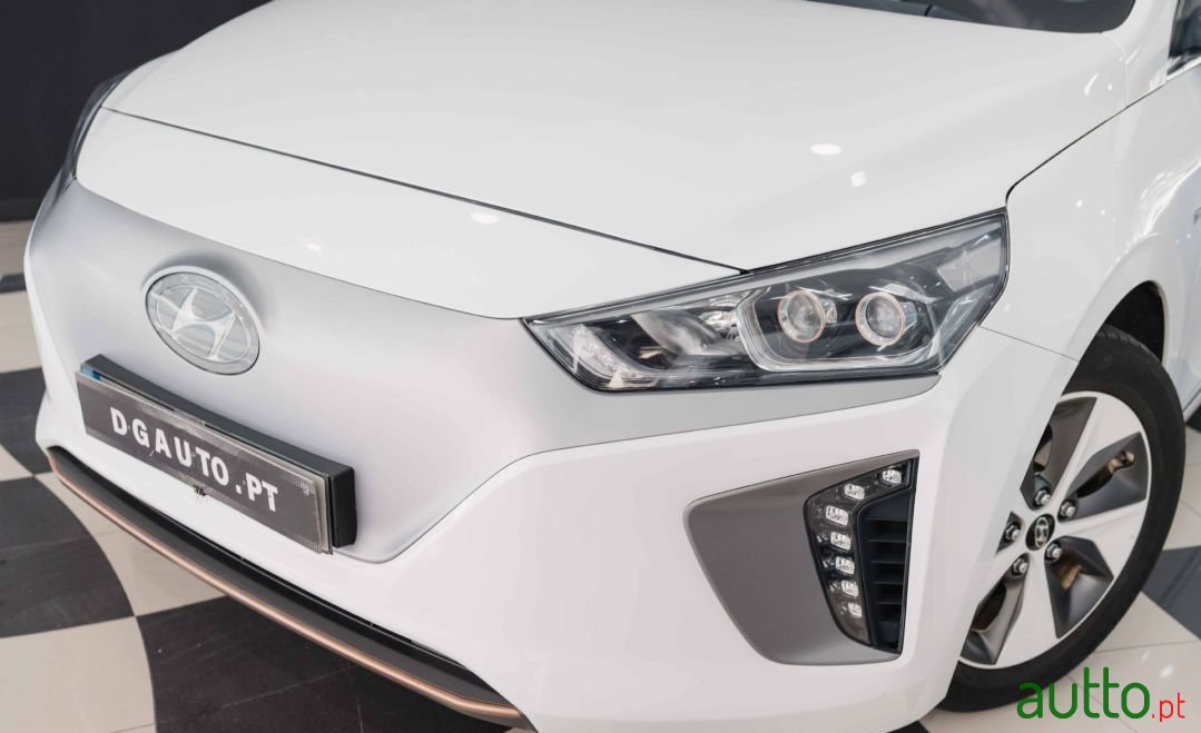 2018' Hyundai Ioniq photo #3