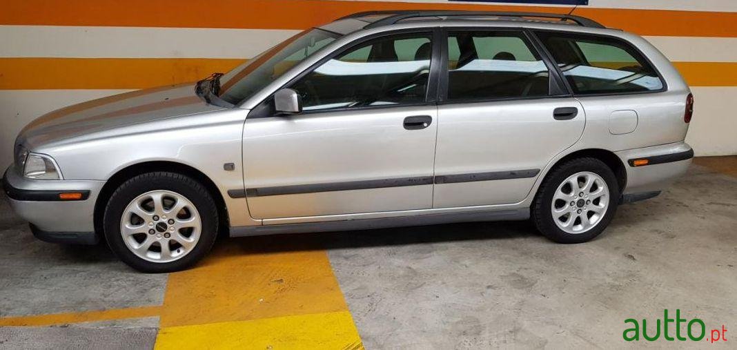 2000' Volvo V40 1.9 Td photo #2