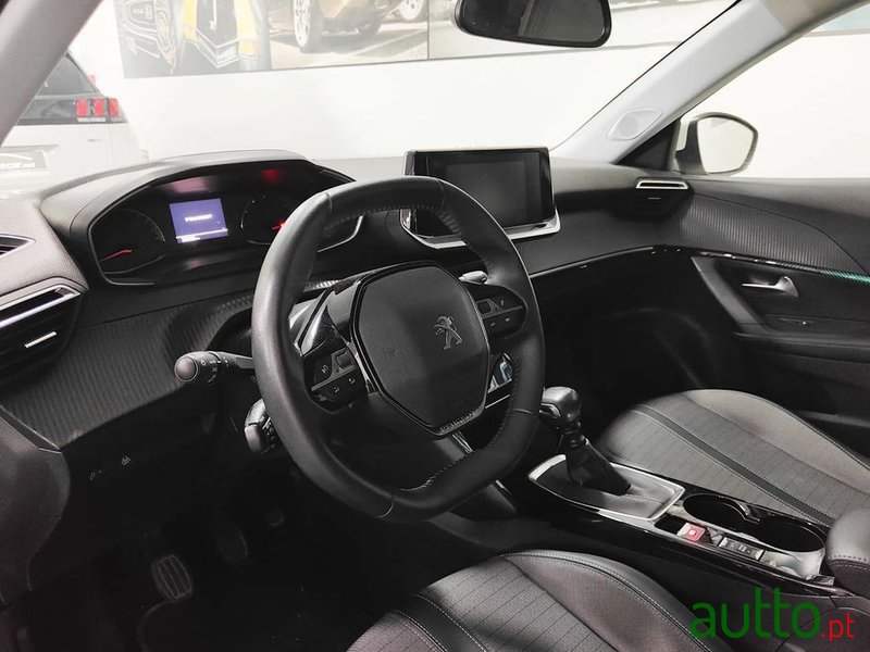 2020' Peugeot 2008 photo #6
