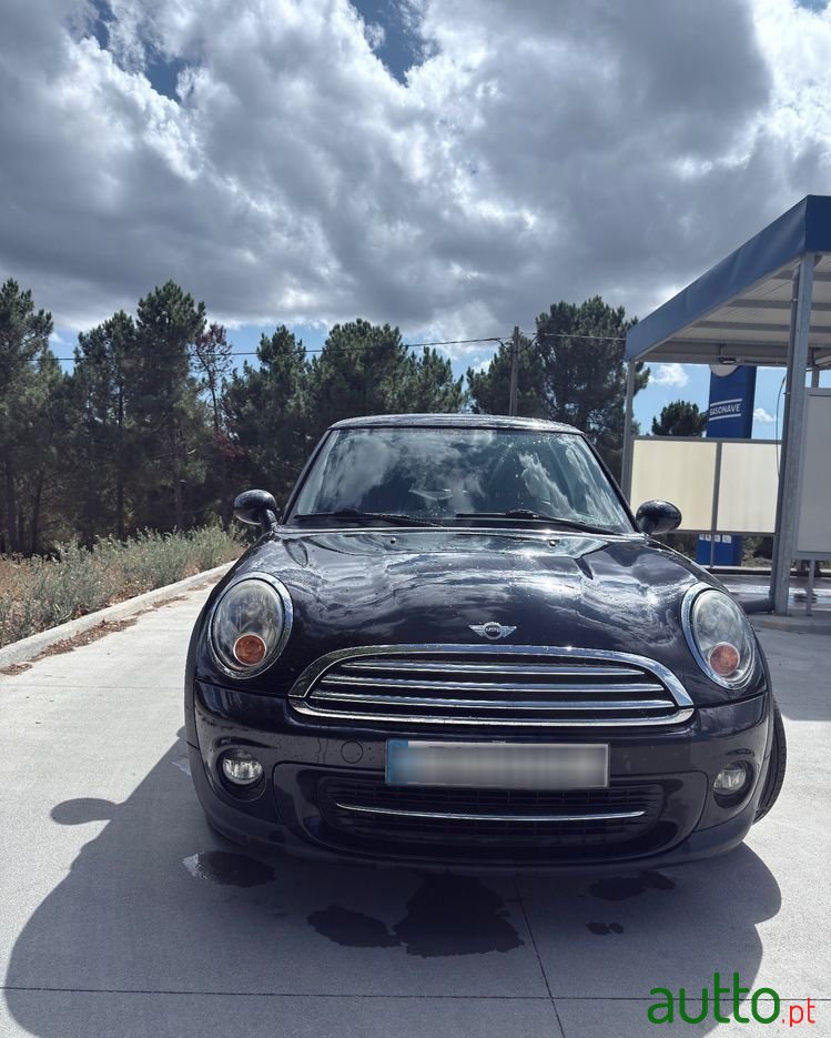 2010' MINI Cooper 3 Portas photo #5