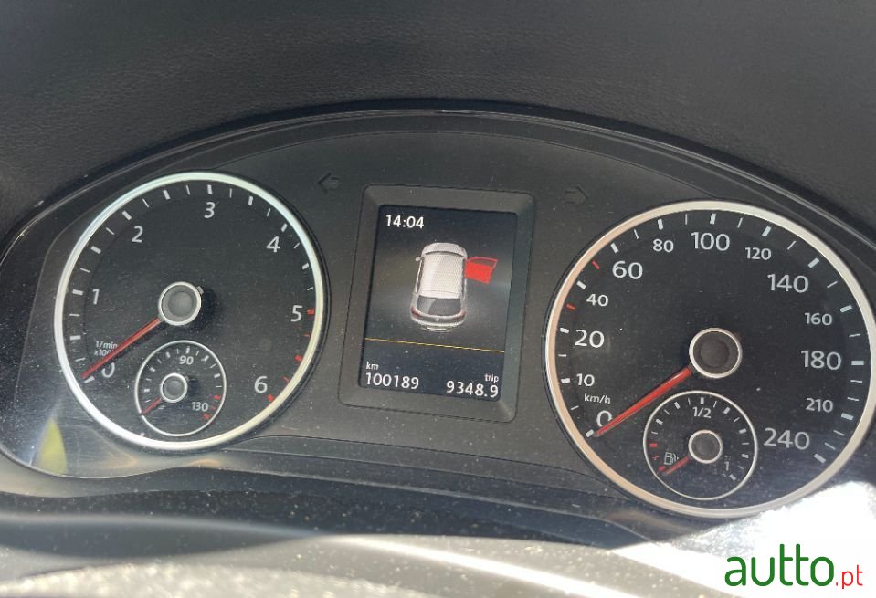 2015' Volkswagen Tiguan photo #4