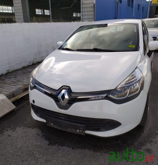 2014' Renault Clio photo #2