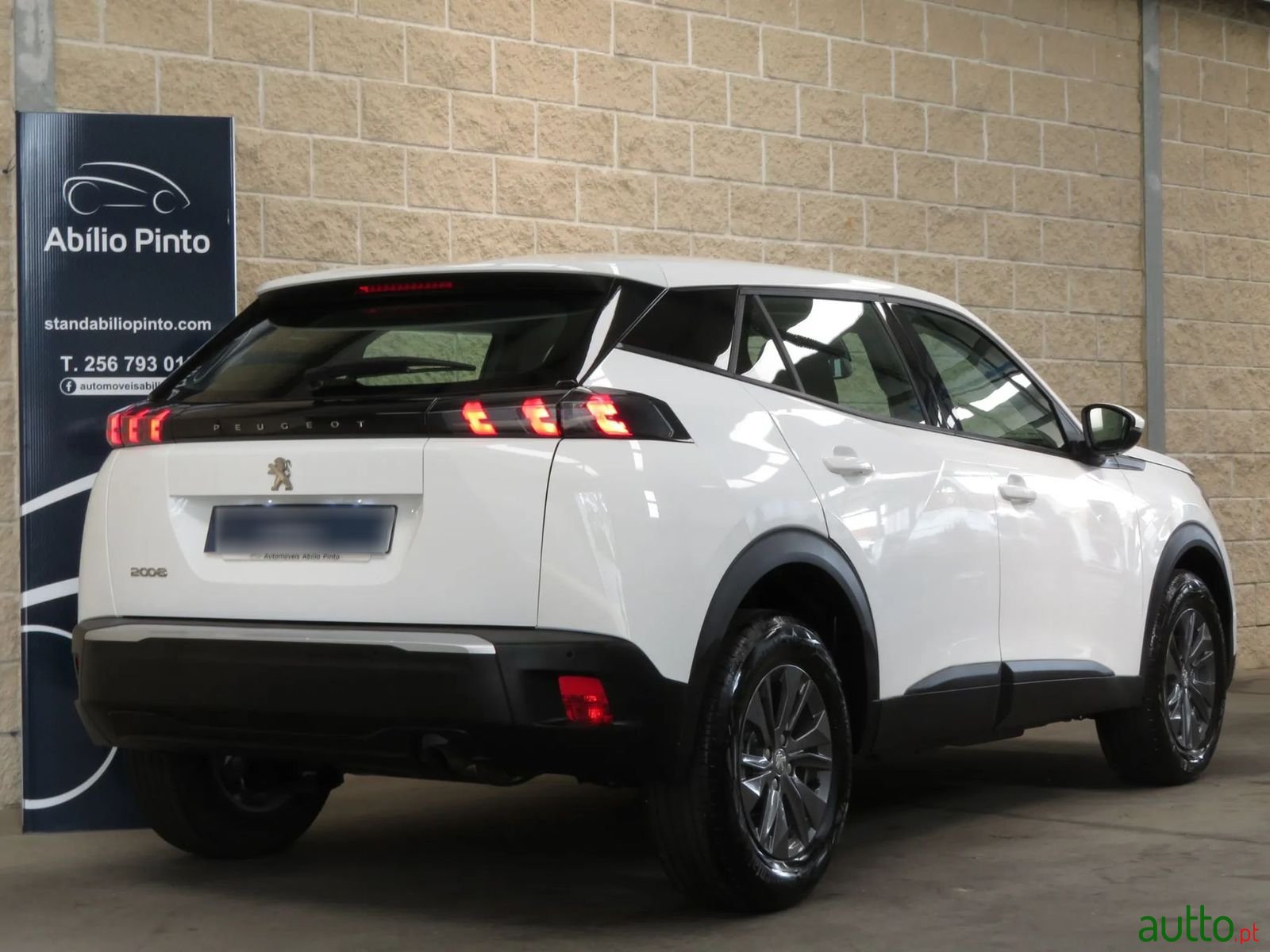 2021' Peugeot 2008 photo #3