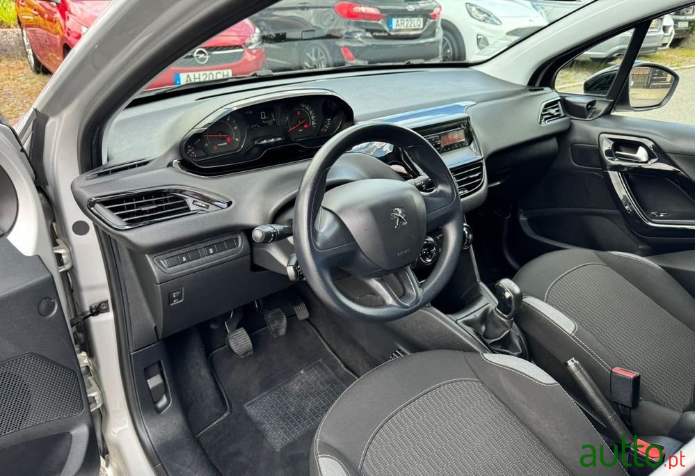 2015' Peugeot 208 1.4 Hdi Active photo #5