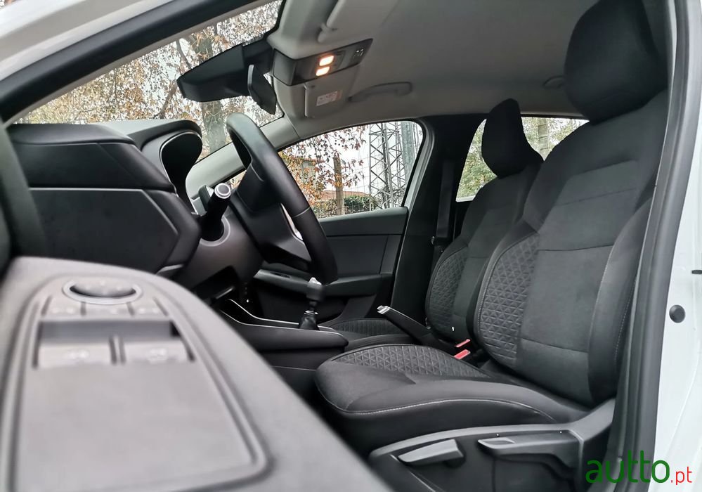 2020' Renault Clio photo #2