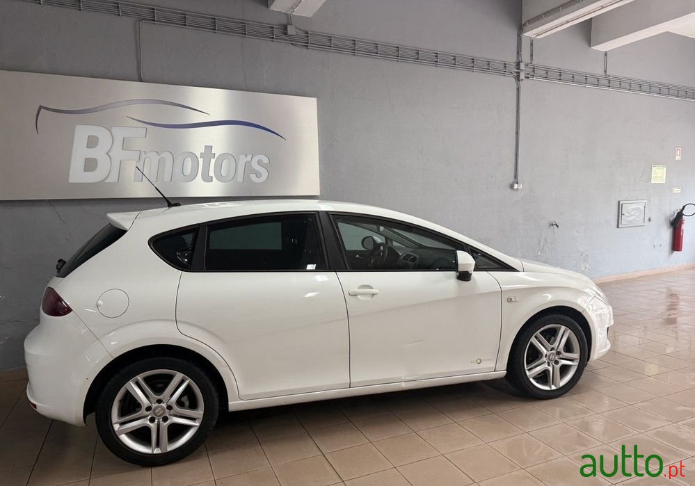 2011' SEAT Leon photo #4