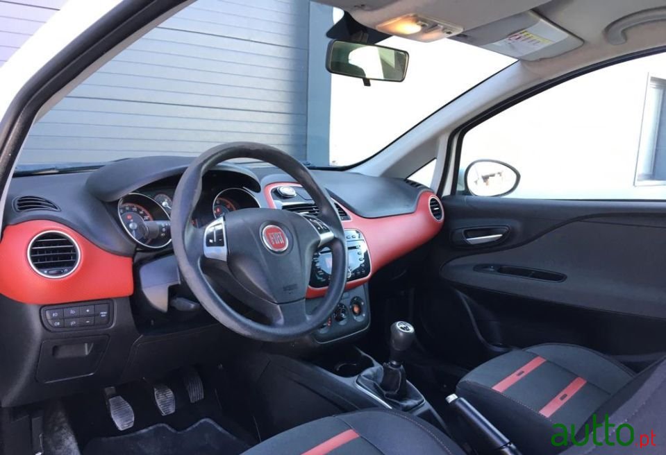 2010' Fiat Grande Punto photo #5