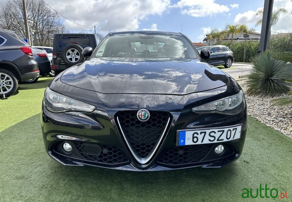 2017' Alfa Romeo Giulia photo #5