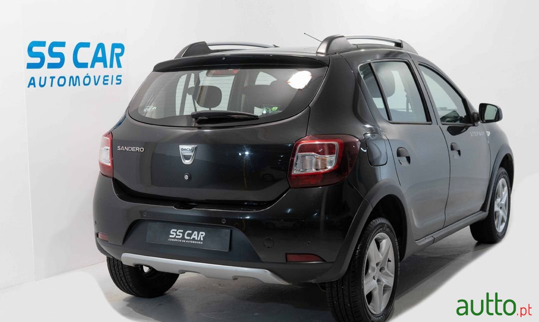 2015' Dacia Sandero photo #2