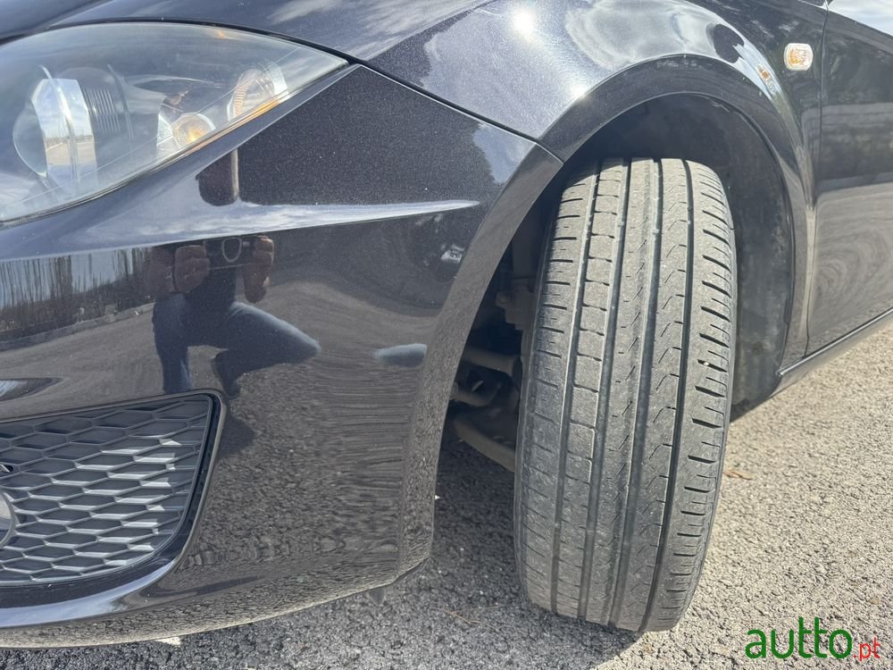 2011' SEAT Leon photo #6