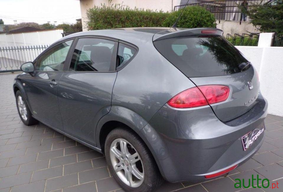 2011' SEAT Leon 1.6 Tdi Copa photo #2