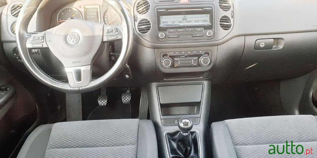 2009' Volkswagen Golf Plus photo #3