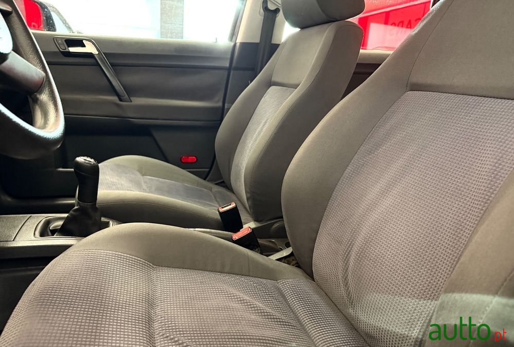 2005' Volkswagen Polo photo #6