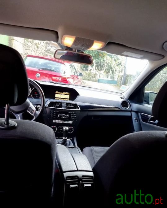 2011' Mercedes-Benz C-180 photo #2