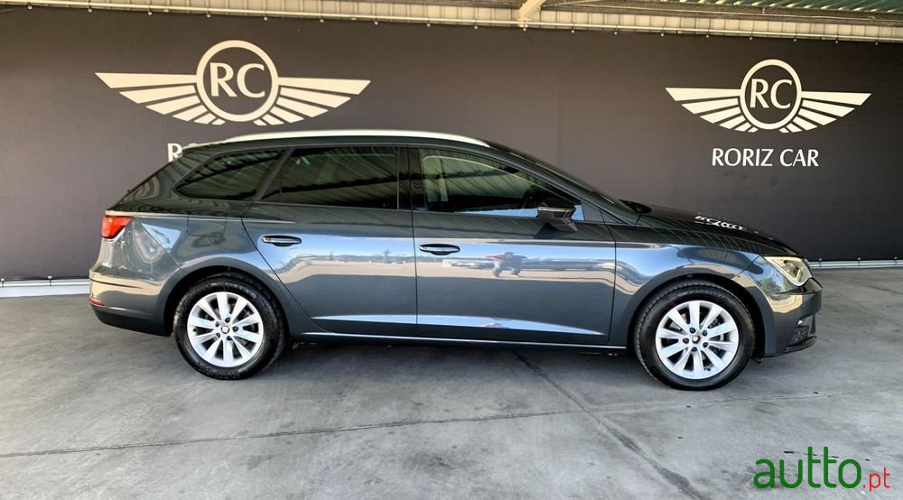 2019' SEAT Leon St photo #3