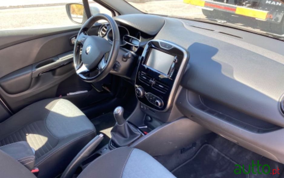 2015' Renault Clio photo #3