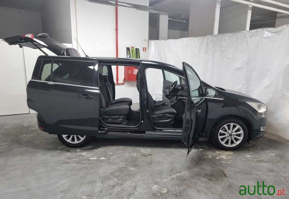 2015' Ford Grand C-MAX photo #4