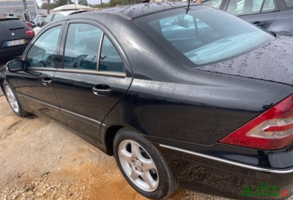 2002' Mercedes-Benz E-220 photo #3