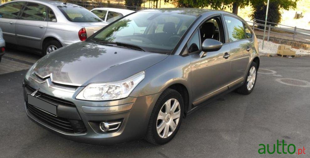 2010' Citroen C4 photo #2