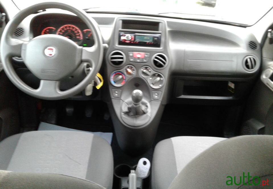 2012' Fiat Panda photo #5